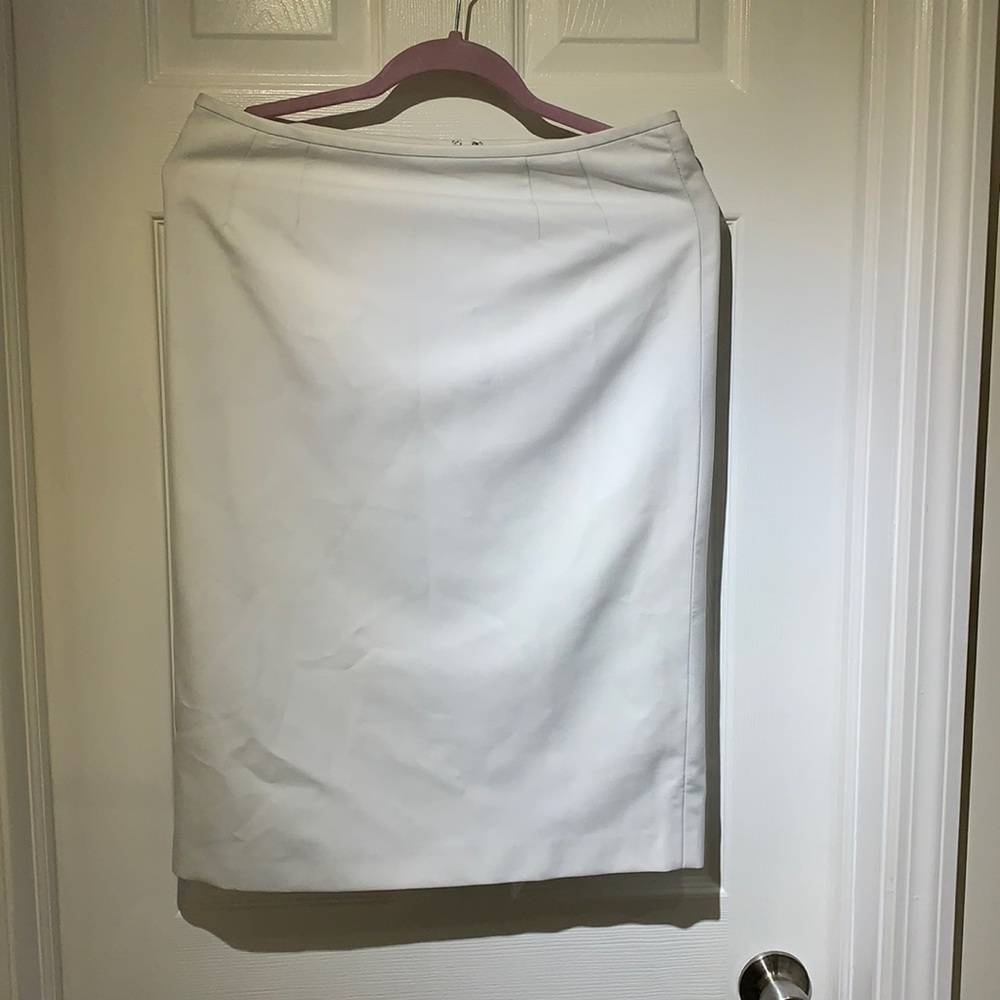 Kasper Separates white skirt